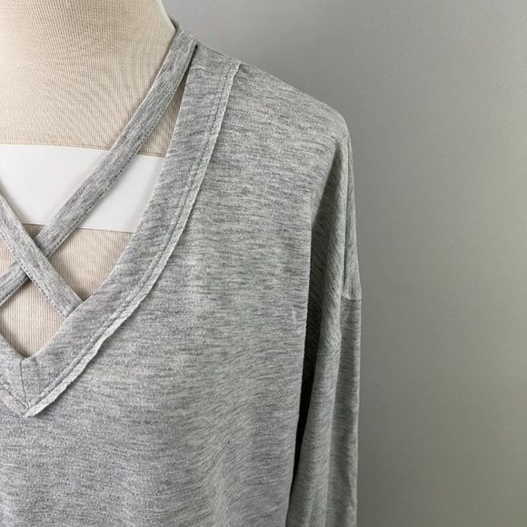 CUPIO Grey Criss Cross Front‎ Sweater (M) - Picture 3 of 6